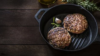 Τα πιο αφράτα και ζουμερά μπιφτέκια | Η συνταγή για να μην σου βγαίνουν στεγνά