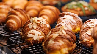 Φτιάξε εύκολα και γρήγορα κρουασάν με γέμιση πραλίνα | Με μόνο 8 υλικά