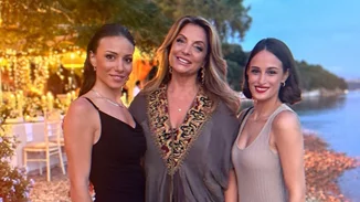 Άντζελα Γκερέκου & Μαρία Βοσκοπούλου | Εντυπωσιακές σε γάμο στην Κέρκυρα