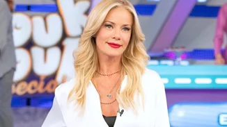 Η Ζέτα Μακρυπούλια φόρεσε τη must have φούστα από τη Zara για τις γιορτές