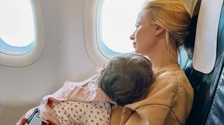 Η Νάντια Μπουλέ με τη μικρή Σεμέλη στο πρώτο τους ταξίδι στο εξωτερικό