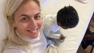 Χριστίνα Κοντοβά | Μας δείχνει το χριστουγεννιάτικο δέντρο που στόλισαν με τη μικρή Ada