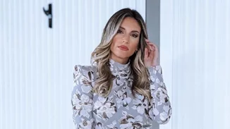 Η Αθηνά Οικονομάκου με το πιο διαχρονικό χρώμα νυχιών