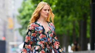 Το μαύρο σεμιζιέ φόρεμα της Zara που θα πρωταγωνιστήσει στις φθινοπωρινές εμφανίσεις σου