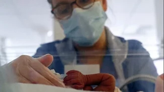 Σε διαρκή πτώση οι γεννήσεις στην Ελλάδα