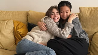 Ashley Park | Επέστρεψε στο σπίτι της μετά το σηπτικό σοκ - Η Lily Collins ήταν στους πρώτους που την επισκέφτηκαν