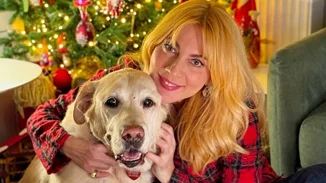 Η Σμαράγδα Καρύδη στόλισε το χριστουγεννιάτικο δέντρο της - Τα εκκεντρικά στολίδια της