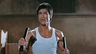 Bruce Lee | Επιστημονικά ευρήματα αποκαλύπτουν ότι ο ξαφνικός θάνατός του οφείλεται στην υπερβολική κατανάλωση νερού