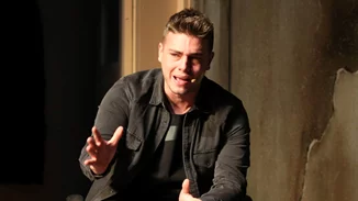 Αλέξανδρος Κοψιάλης | Παρουσιαστής των backstage του X-Factor; (βίντεο)