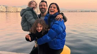 (Δεν) θα πιστέψεις πώς πάνε στο σχολείο οι δίδυμες της Χριστίνας Μπόμπα… εκτός αν έχεις κι εσύ κόρες