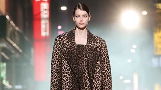 Το λεοπάρ παλτό είναι τάση και εμείς βρήκαμε το ιδανικό στη Mango