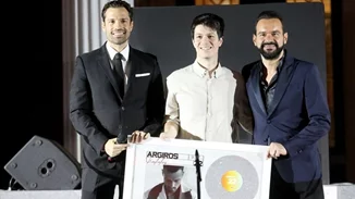 Ο γιος της Άννας Διαμαντοπούλου, Χάρης Σαβαλάνος υπογράφει ακόμα μια μεγάλη επιτυχία για τον Κωνσταντίνο Αργυρό