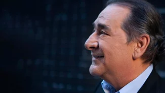 Βασίλης Καρράς | "Είμαι εδώ"