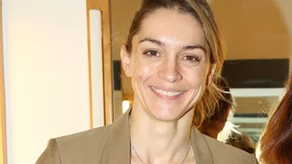 Γιούλικα Σκαφιδά | Φωτογραφίζει τον γιο της Άγγελο της στο σπίτι της