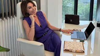 Η Τατιάνα Στεφανίδου στο πολυτελές γραφείο της | Minimal με ασπρόμαυρες λεπτομέρειες