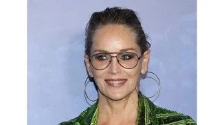 Sharon Stone | Κατηγορεί χειρουργό ότι της έκανε πλαστική στήθους παρά τη θέλησή της