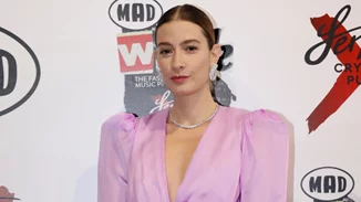 Ετοιμάζεσαι για έξοδο το βράδυ; Το look της Ισμήνης Παπαβλασοπούλου με δερμάτινο παντελόνι είναι η ιδανική πρόταση