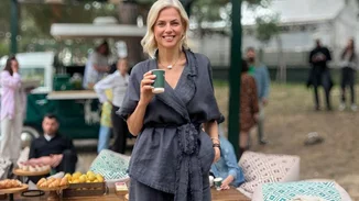 Η Χριστίνα Κοντοβά φόρεσε το φόρεμα που δεν πρέπει να λείπει από καμία καλοκαιρινή γκαρνταρόμπα