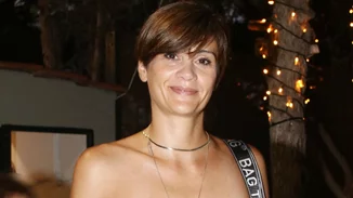 Sneakers σε βραδινή έξοδο; Η Άννα Μαρία Παπαχαραλάμπους σού δείχνει τον τρόπο