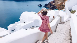 Τα τρία μέρη στην Ελλάδα που "βουλιάζουν" από επισκέπτες φέτος το καλοκαίρι