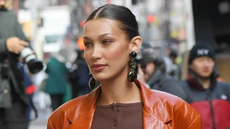 Model Off-Duty | Το χτένισμα που χαρίζει εφέ άμεσου lifting στο πρόσωπο