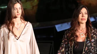 Ναταλία Δραγούμη | Σπάνια δημόσια εμφάνιση με την κούκλα κόρη της, Κλειώ Ρόμπερτς