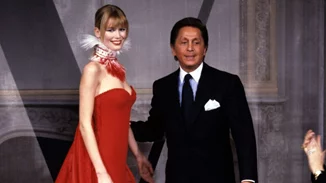 Valentino Garavani 1932- 2026 | Η κομψότητα ως τέχνη μέσα από το έργο του σχεδιαστή μόδας που έφυγε από τη ζωή