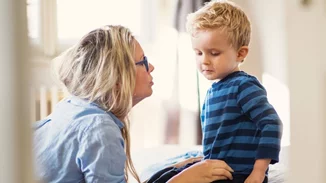 Μπορεί μια λέξη σου να αλλάξει την εικόνα του παιδιού σου για τον εαυτό του;