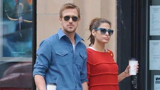 Η Eva Mendes και ο Ryan Gosling βρίσκονται στην Ελλάδα | Οι άκρως καλοκαιρινές φωτογραφίες στην Αντίπαρο
