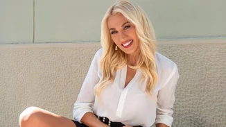 Η Κωνσταντίνα Σπυροπούλου αγκαλιάζει τον γιος της και είναι πιο ευτυχισμένη από ποτέ