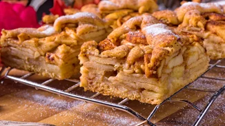 Αυτή είναι η πιο αφράτη μηλόπιτα που έχεις δοκιμάσει | Με 6 μόλις υλικά