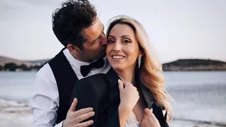 Ο Απόστολος Ρουβάς γαμπρός | Δημοσίευσε για πρώτη φορά φωτογραφίες από τον γάμο του με τη Φανή Γιαβρίδου