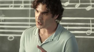 Χριστόφορος Παπακαλιάτης όπως James Dean | Μία εντυπωσιακή φωτογραφία τραβηγμένη 23 χρόνια πριν