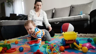 "Η δουλειά σου ως γονέας δεν είναι να παίζεις συνεχώς με το παιδί σου"