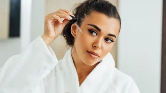 3 πολύ συχνά skincare λάθη που σε κάνουν να ξοδεύεις χωρίς λόγο χρήματα