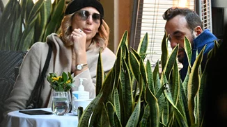 Πάνος Μουζουράκης - Τζίνα Βαρελά | Full in love στο κέντρο της Αθήνας μετά τις φήμες χωρισμού (εικόνες)