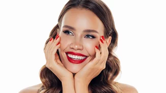 Αν θέλεις να ξεχωρίζεις, αυτό είναι το μανικιούρ που πρέπει να κάνεις τώρα