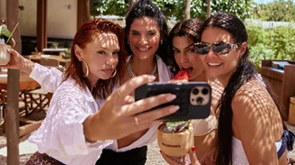 Τα μαγιό από την Calzedonia που επιλέγουν για το καλοκαίρι οι Ελληνίδες celebrities