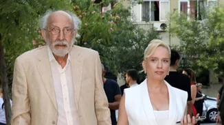 Αλέξανδρος Λυκουρέζος | Με γοητευτική συντροφιά σε θεατρική πρεμιέρα