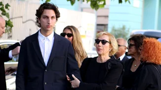 Η Ελλάδα αποχαιρετά τον αγαπημένο της, Διονύση Σαββόπουλο | Όλοι όσοι βρέθηκαν στην κηδεία του