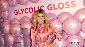 #LorealGlossBoss | Το Elvive παρουσίασε τη viral σειρά Glycolic Gloss σε ένα φαντασμαγορικό event