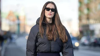 Εάν θέλεις να κάνεις μόνο μία αγορά στις εκπτώσεις, αυτό το ζεστό μπουφάν από τη Massimo Dutti είναι must