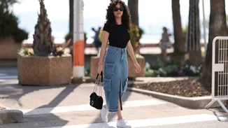 Βρήκαμε στη Regalinas τη denim φούστα που θα απογειώσει τα office looks σου