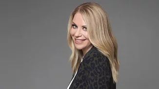 Έλλη Στάη | Η casual εμφάνιση με το must have πανωφόρι της άνοιξης