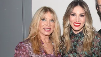 Η Αθηνά Οικονομάκου με τα παιδιά της στο πατρικό της σπίτι - Η επιβλητική θέα