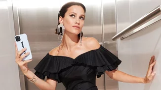 Τα glam καλσόν που θα σε αναδείξουν ως party queen την περίοδο των Χριστουγέννων