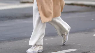 Tα Vans με πέρλες που θέλουμε να φοράμε όλη μέρα στις γιορτές