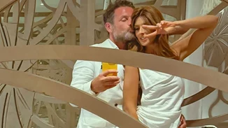 Ανθή Σαλαγκούδη και Κοσμάς Κουμιανός full in love | Ποζάρουν με τα μαγιό τους αγκαλιά