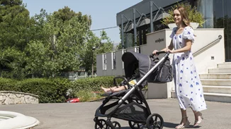Η Αντιγόνη Βιντιάδη επέλεξε το σύστημα μεταφοράς Aptica Quattro της Inglesina, για την καθημερινότητα με το μωρό της