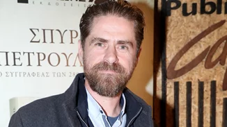 Ο Δημήτρης Λάλος κάνει γιόγκα και εντυπωσιάζει